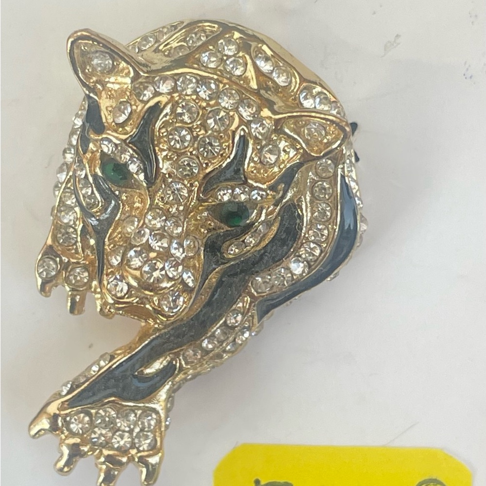 Brooch